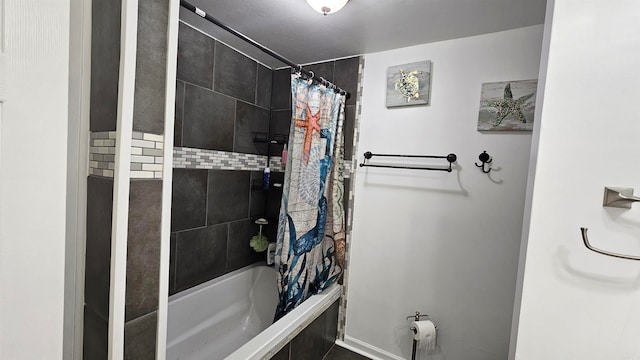 bathroom featuring shower / tub combo