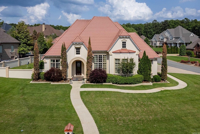 view of front facade featuring a front yard