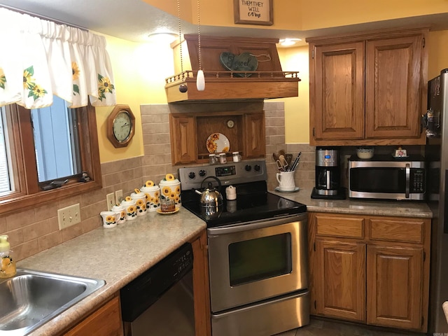 kitchen featuring backsplash, sink, and stainless steel appliances