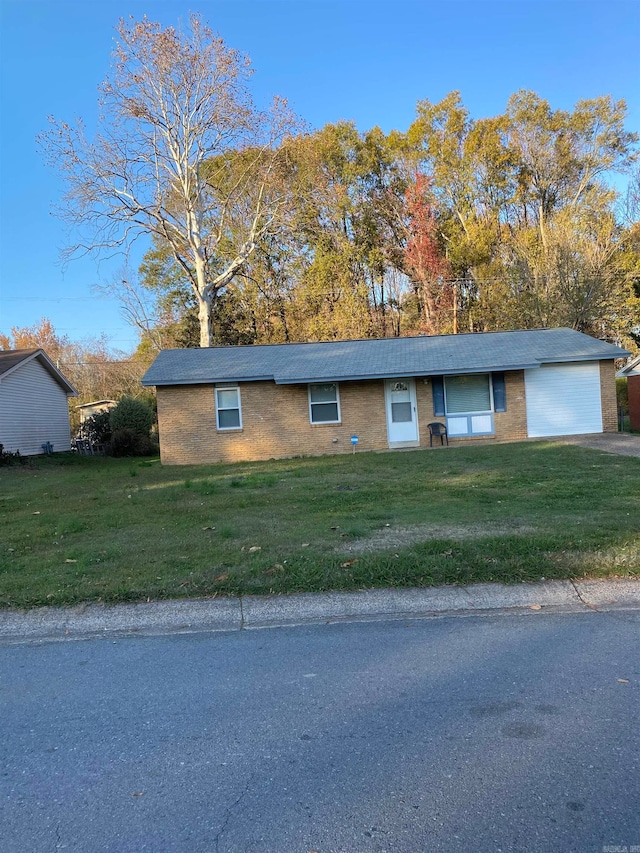 view of front of property with a front lawn