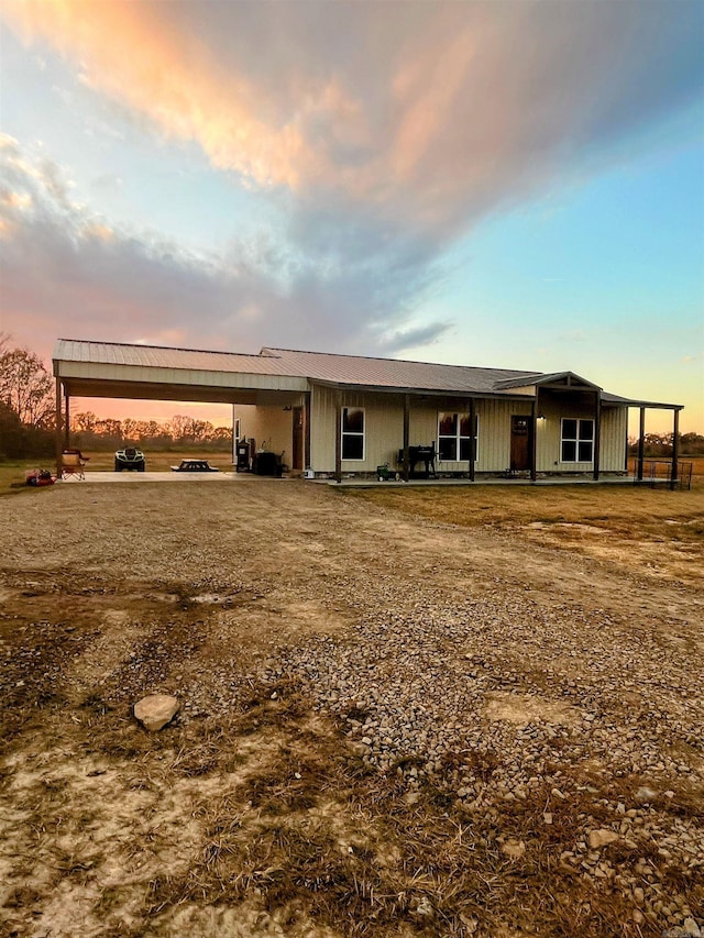 view of front facade with a carport