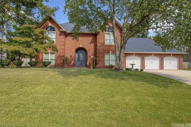 view of front of home featuring a front yard and a garage