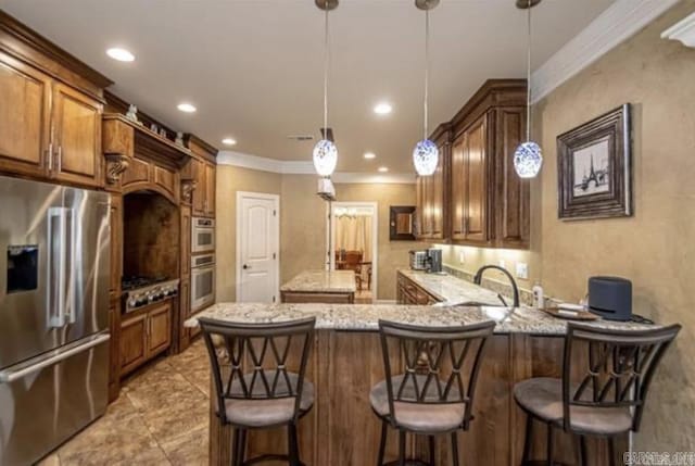 kitchen featuring sink, crown molding, hanging light fixtures, kitchen peninsula, and stainless steel appliances