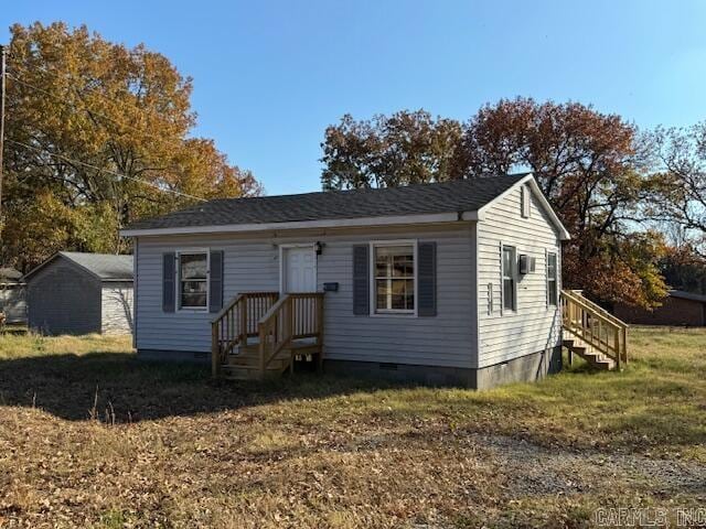 view of front of house featuring a front lawn