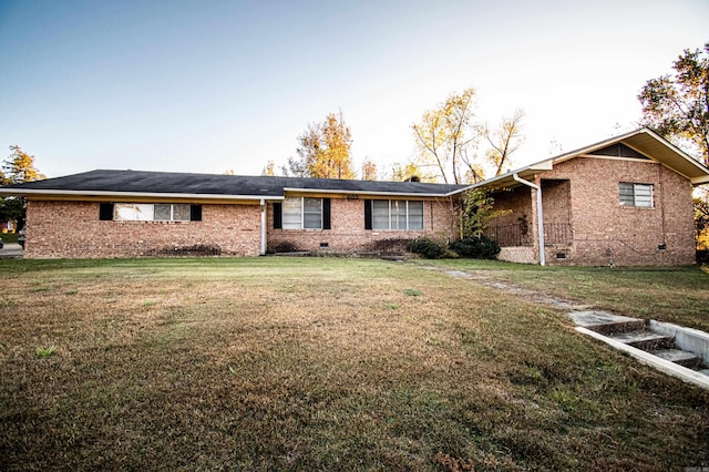 view of front of house with a front lawn