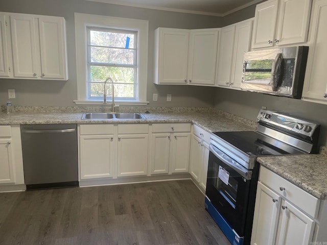 kitchen with white cabinets, sink, crown molding, dark hardwood / wood-style floors, and stainless steel appliances