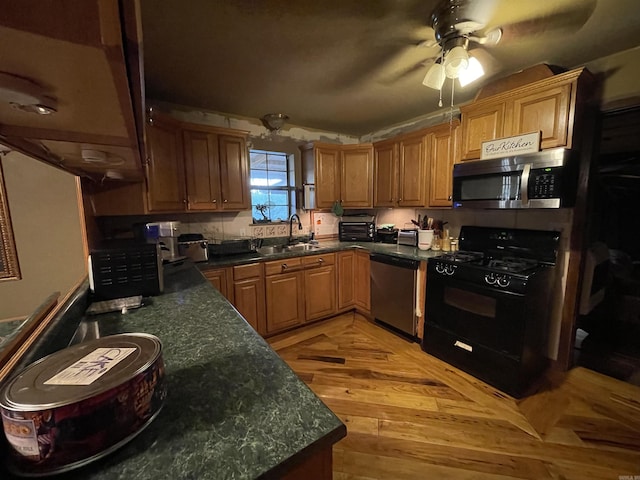 kitchen featuring sink, ceiling fan, decorative backsplash, light hardwood / wood-style floors, and stainless steel appliances