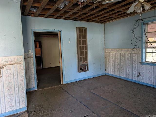 unfurnished room featuring ceiling fan