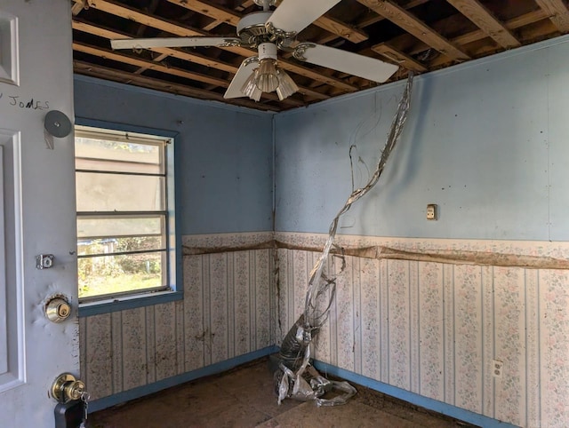 empty room featuring ceiling fan and a healthy amount of sunlight