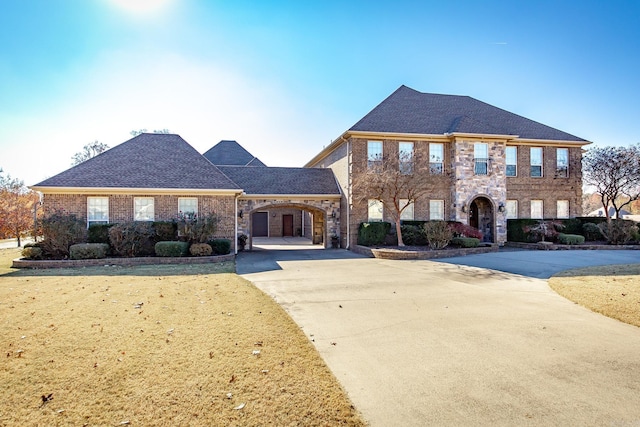 view of front facade with a front yard