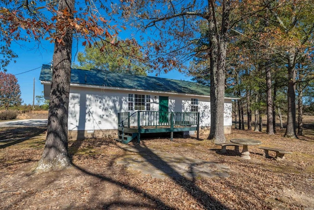 single story home featuring a wooden deck