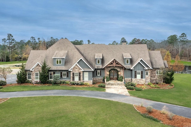 view of front of house featuring a front yard