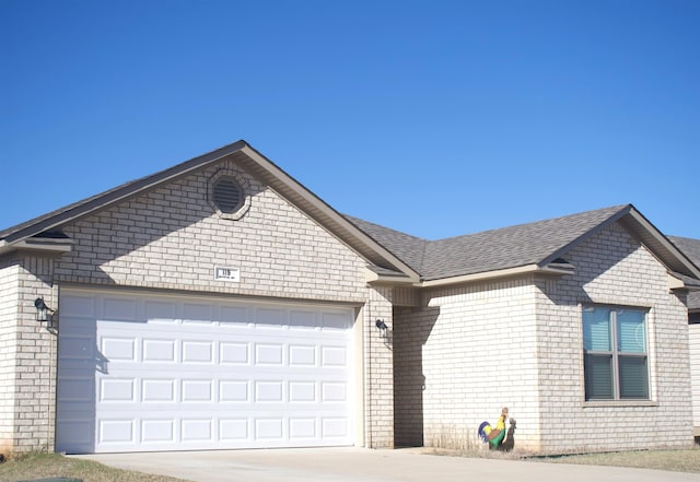 view of front facade featuring a garage