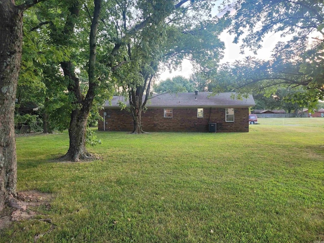 view of yard featuring cooling unit