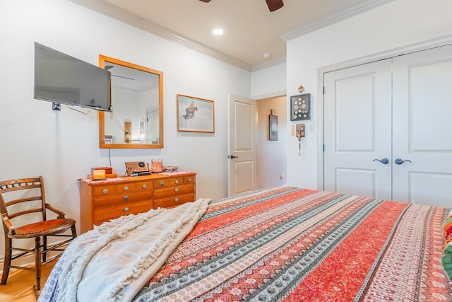 bedroom with crown molding, a closet, ceiling fan, and hardwood / wood-style flooring