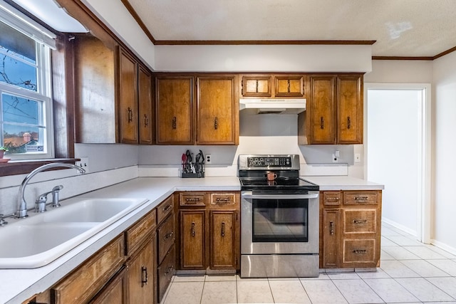 kitchen featuring electric range, sink, crown molding, a textured ceiling, and light tile patterned floors