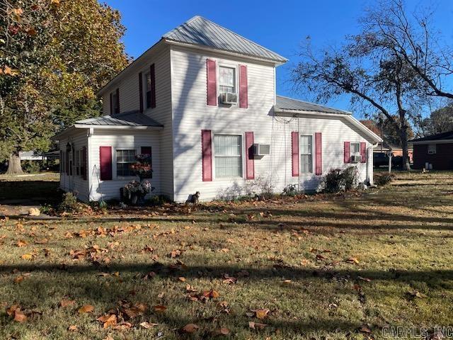 920 N Williams, Carlisle, AR 72024 - traditional-style house featuring metal roof and a front yard