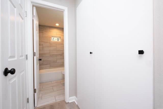 bathroom featuring tiled shower / bath combo