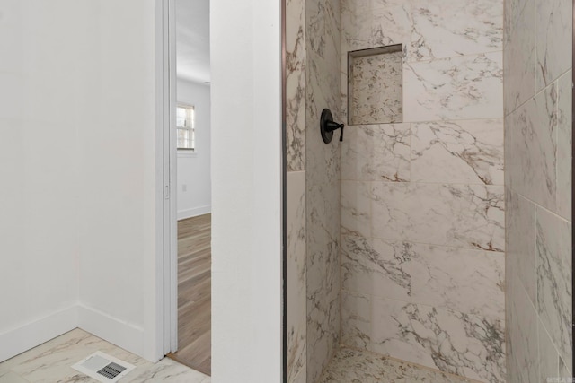 bathroom featuring tiled shower