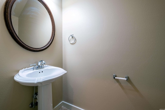 bathroom featuring sink