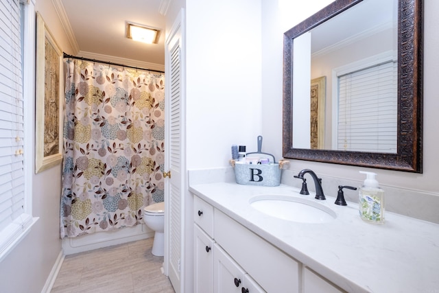 full bathroom with shower / bath combo with shower curtain, toilet, vanity, and ornamental molding