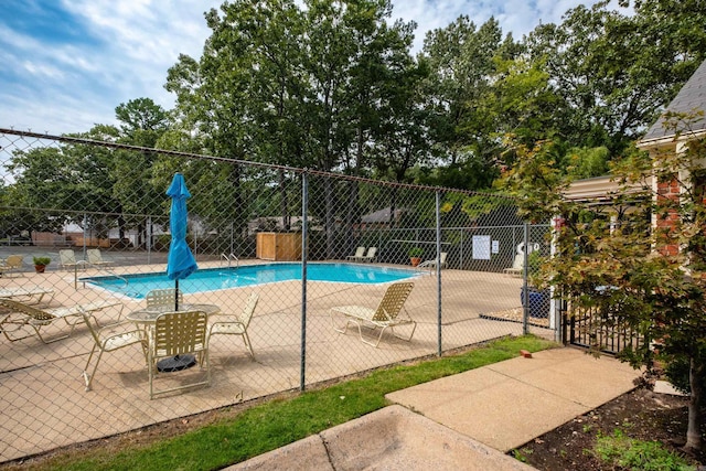 view of swimming pool featuring a patio