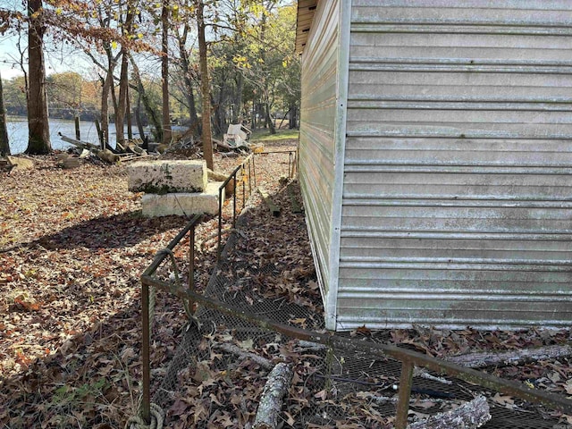 view of yard featuring a water view