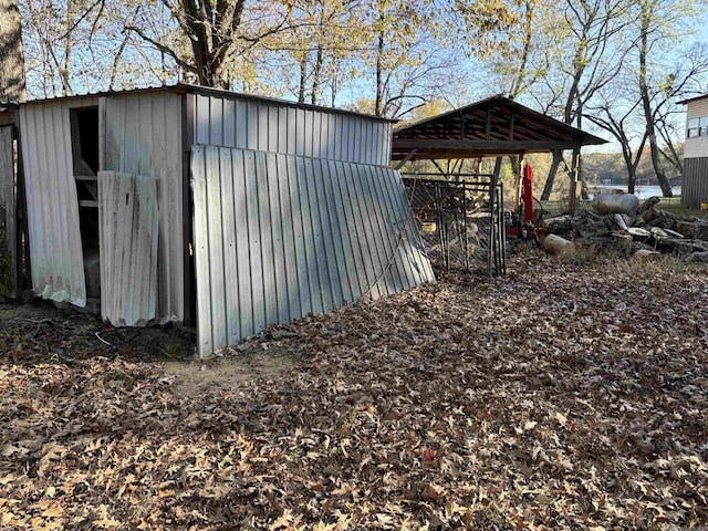 view of outbuilding