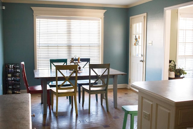 dining area with ornamental molding