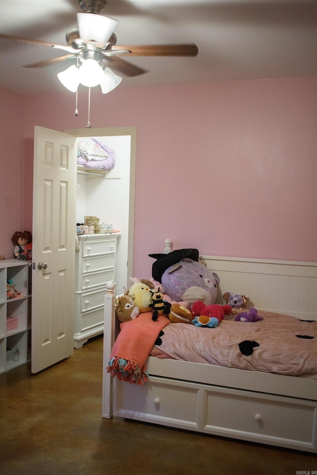 bedroom with ceiling fan