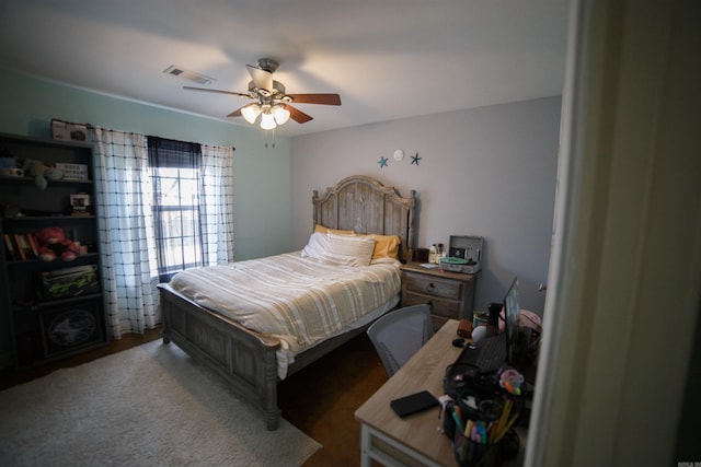 bedroom with ceiling fan