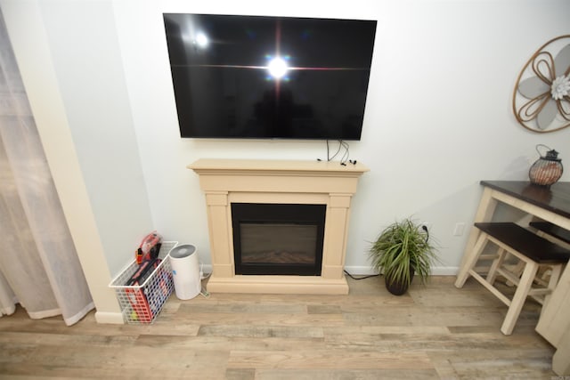 details featuring hardwood / wood-style flooring