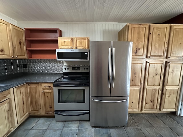 kitchen with decorative backsplash and stainless steel appliances