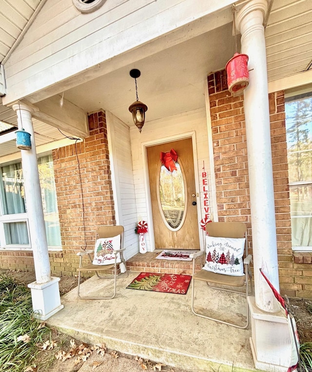 entrance to property featuring covered porch