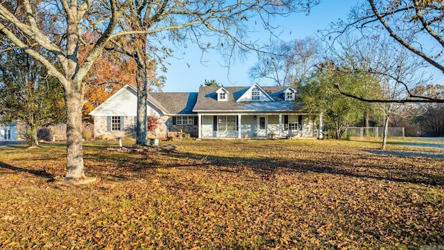 view of front facade featuring a front yard