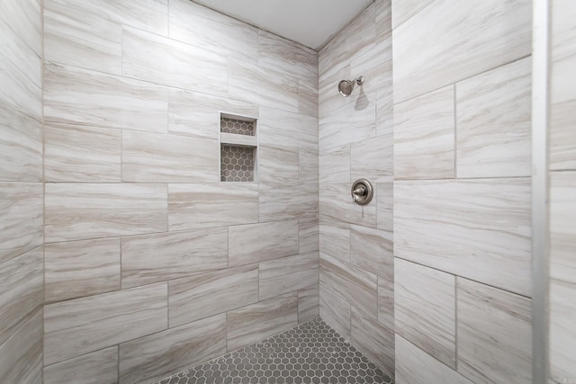 bathroom featuring tiled shower