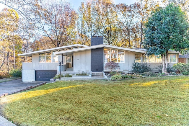 view of front facade with a garage and a front lawn