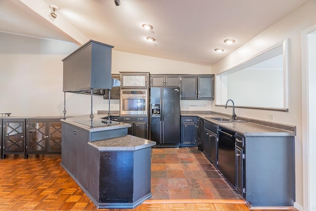 kitchen with a textured ceiling, sink, black appliances, a center island, and lofted ceiling