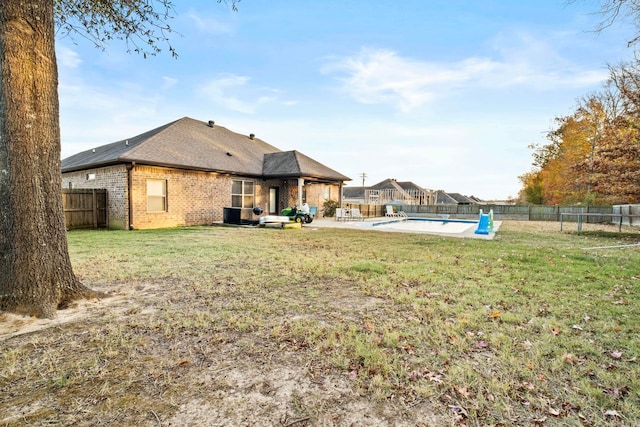 view of yard with a fenced in pool