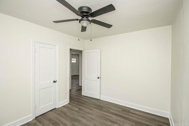 empty room featuring dark hardwood / wood-style floors and ceiling fan