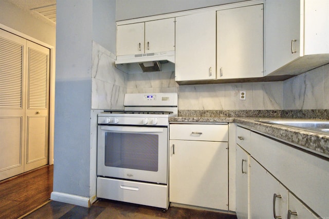 kitchen featuring decorative backsplash, white range, dark hardwood / wood-style floors, and white cabinetry