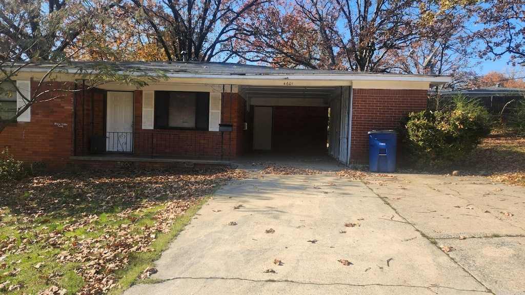 view of front of house featuring covered porch and a carport