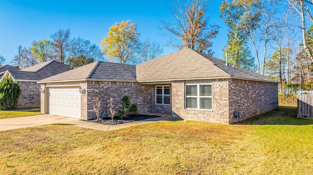 view of front facade featuring a front lawn and a garage