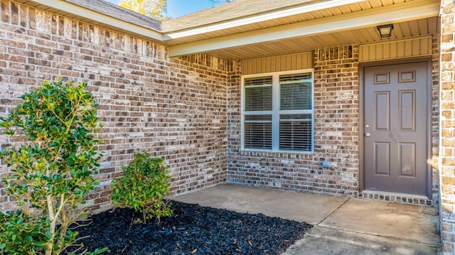 property entrance with covered porch