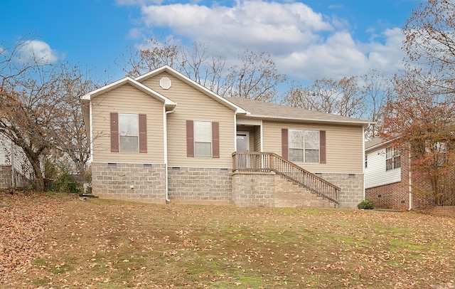 view of front of property featuring a front yard