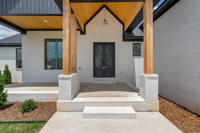 property entrance with a porch