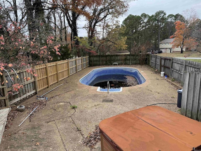 view of swimming pool