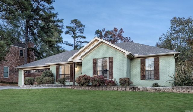 view of front of house featuring a front yard