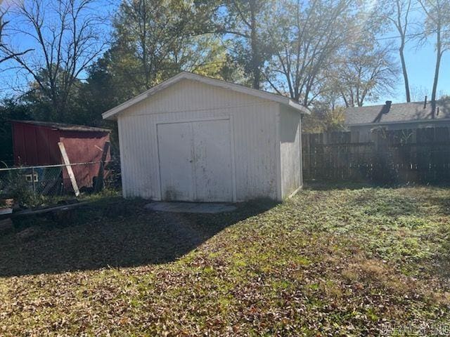 view of outdoor structure featuring a yard