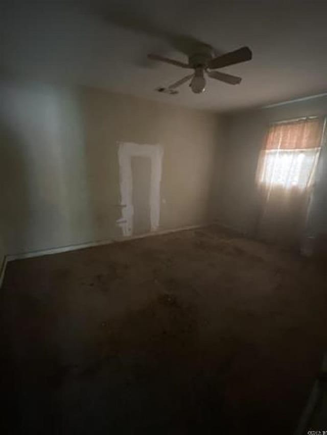 empty room with ceiling fan